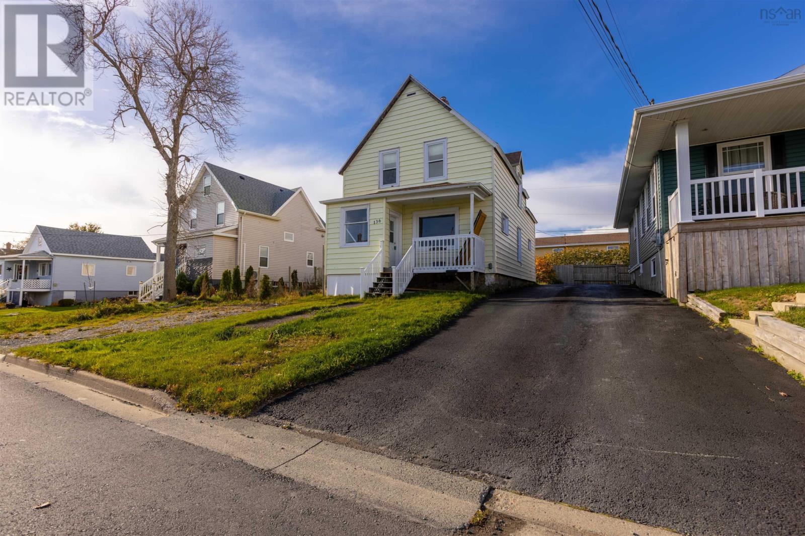 136 Victoria Street, Glace Bay, Nova Scotia  B1A 1Z8 - Photo 2 - 202602360