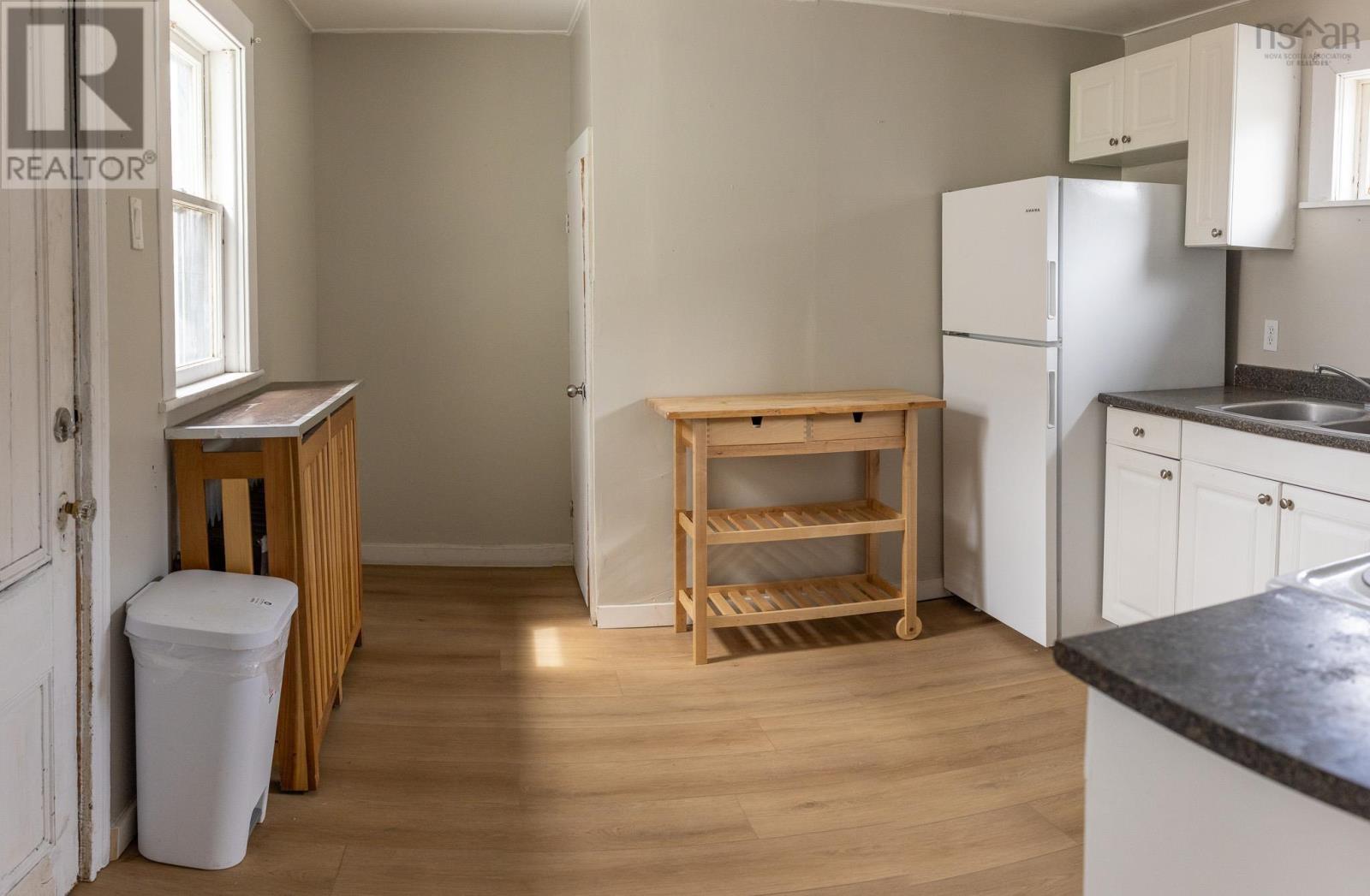 136 Victoria Street, Glace Bay, Nova Scotia  B1A 1Z8 - Photo 5 - 202602360