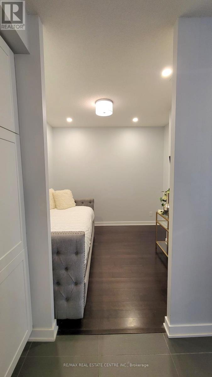 202 - 4070 Confederation Parkway, Mississauga, Ontario  L5B 0E9 - Photo 18 - W12989666