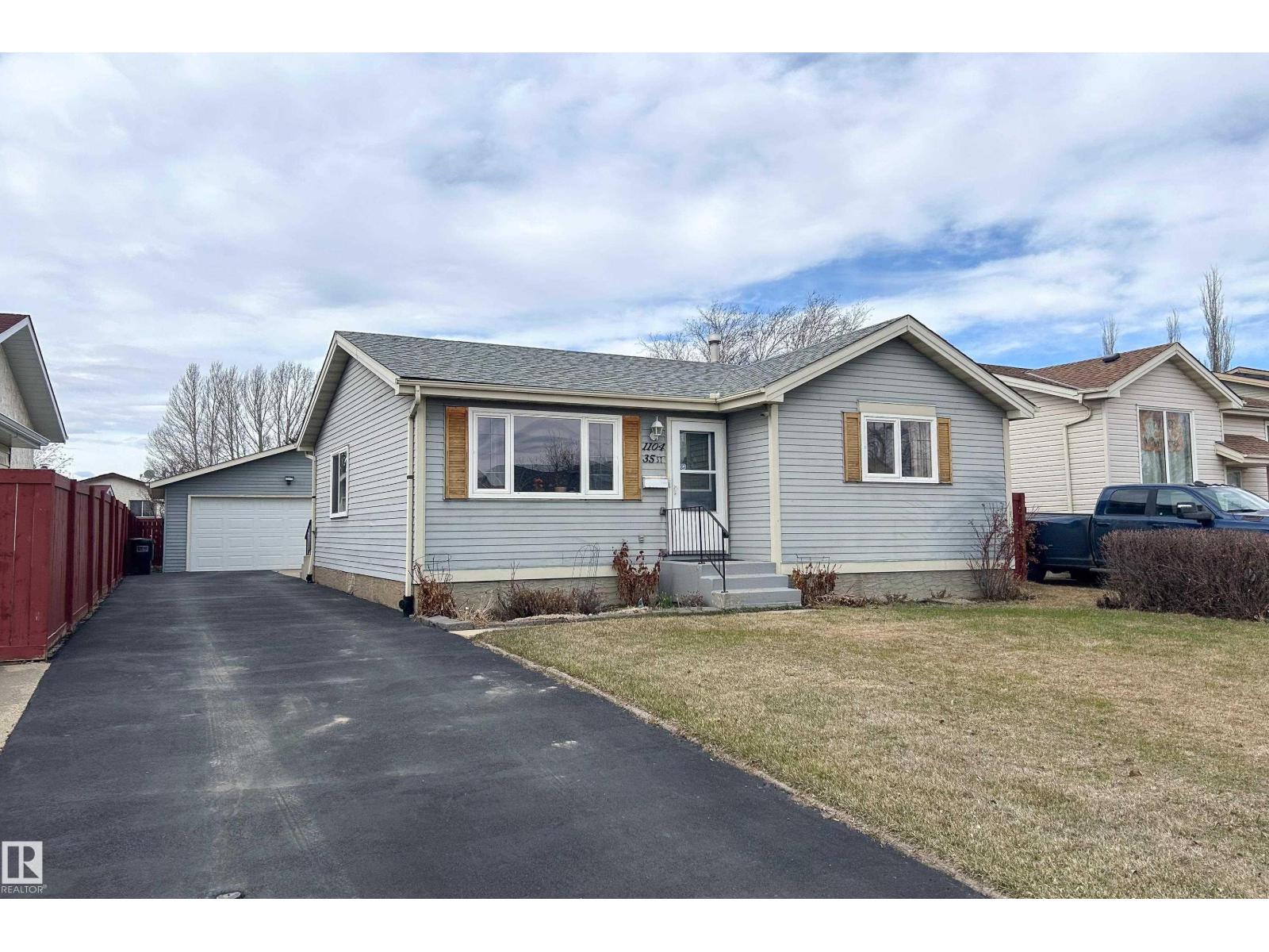 1104 35 St Nw, Edmonton, Alberta  T6L 3E7 - Photo 2 - E4482725