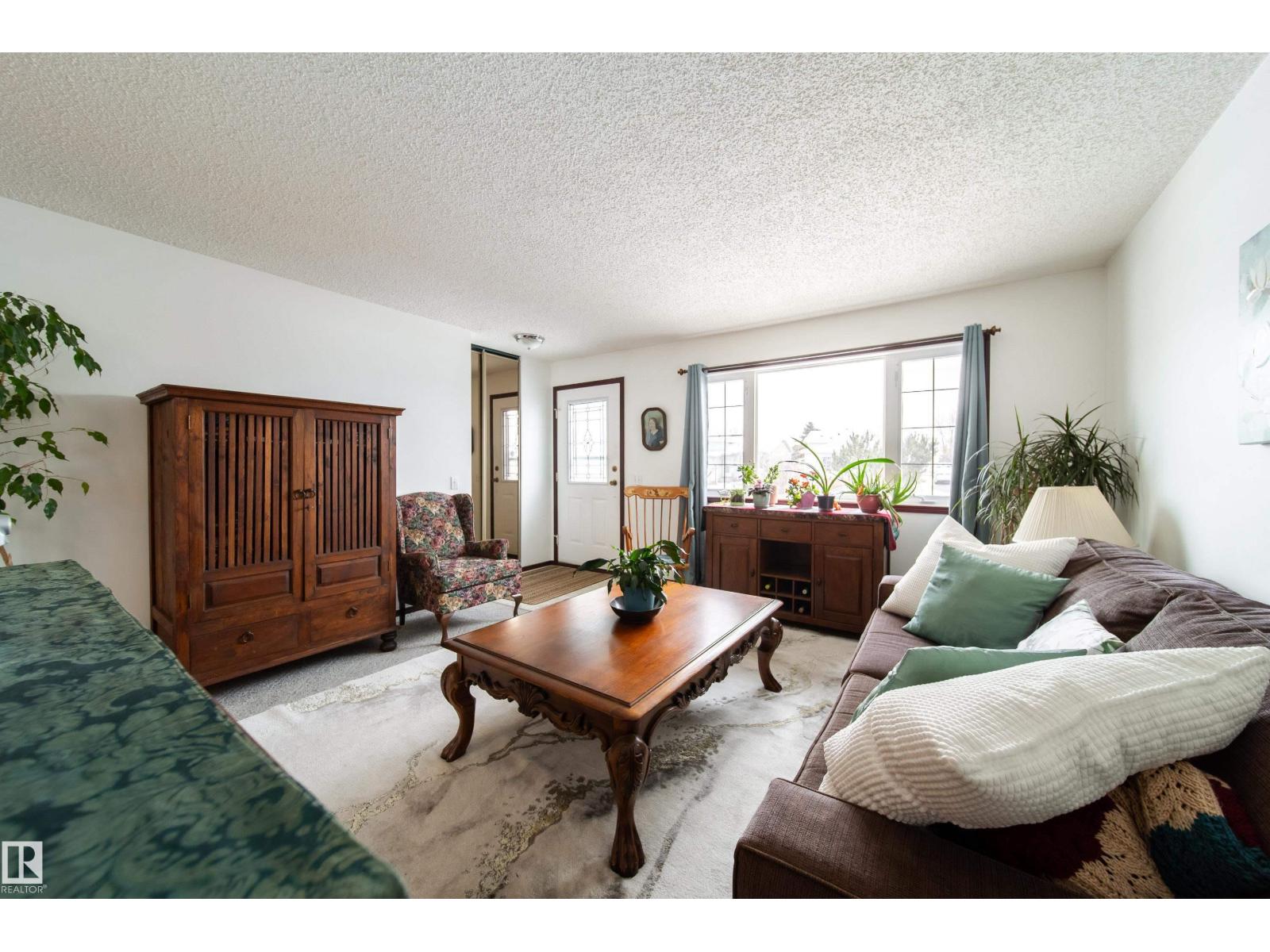 1104 35 St Nw, Edmonton, Alberta  T6L 3E7 - Photo 4 - E4482725