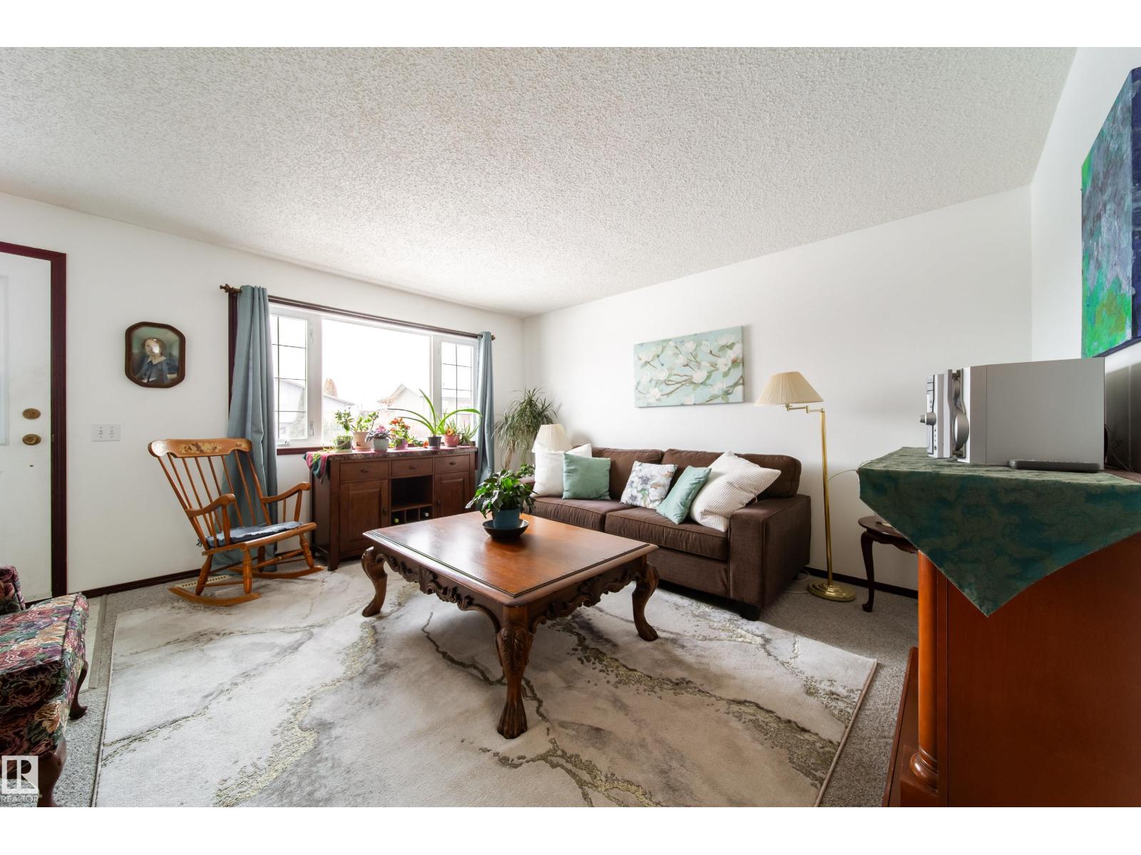 1104 35 St Nw, Edmonton, Alberta  T6L 3E7 - Photo 3 - E4482725