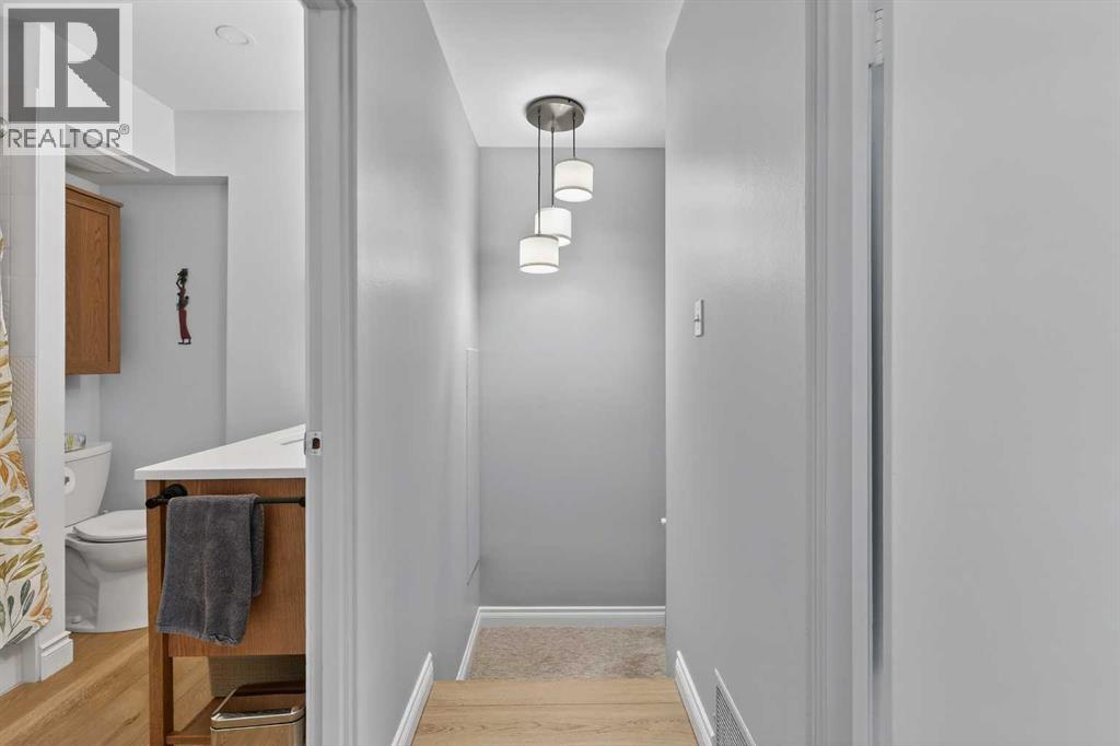 563 Regal Park Ne, Calgary, Alberta  T2E 0S6 - Photo 23 - A2300475