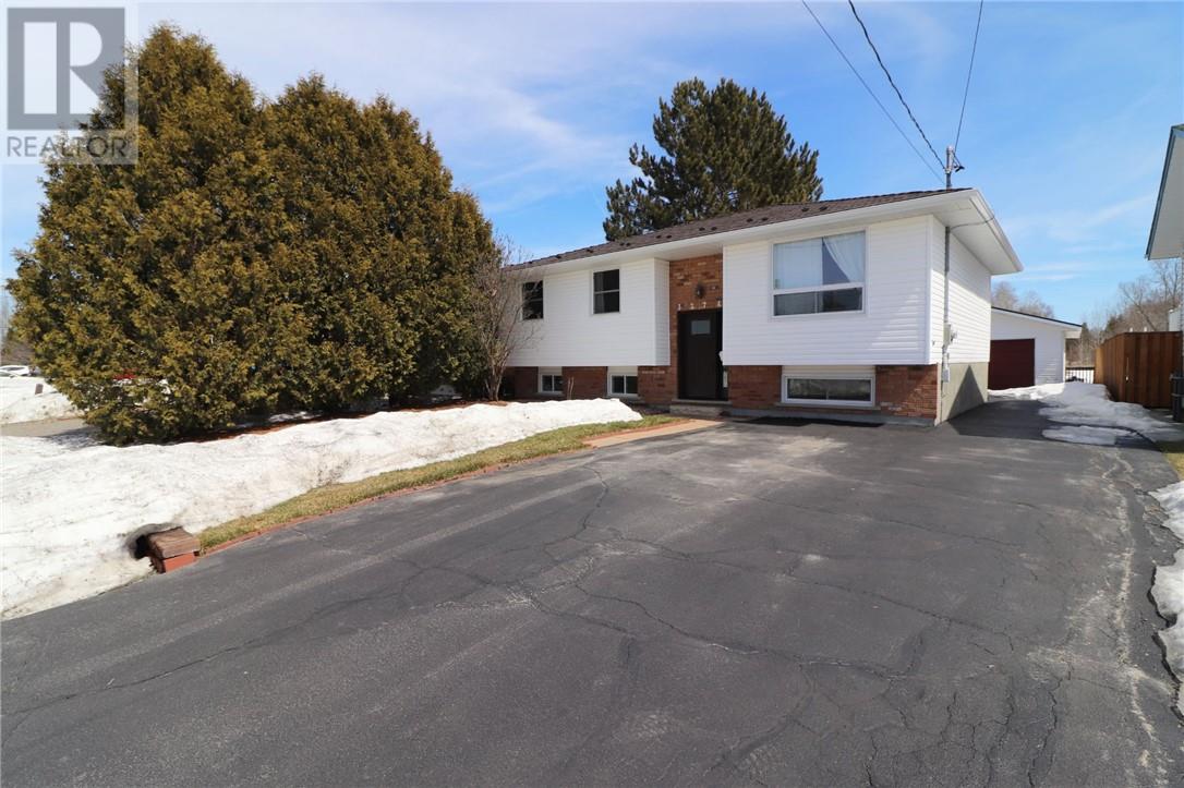 3274 Percy Avenue, Val Caron, Ontario  P3N 1A3 - Photo 2 - 2127192