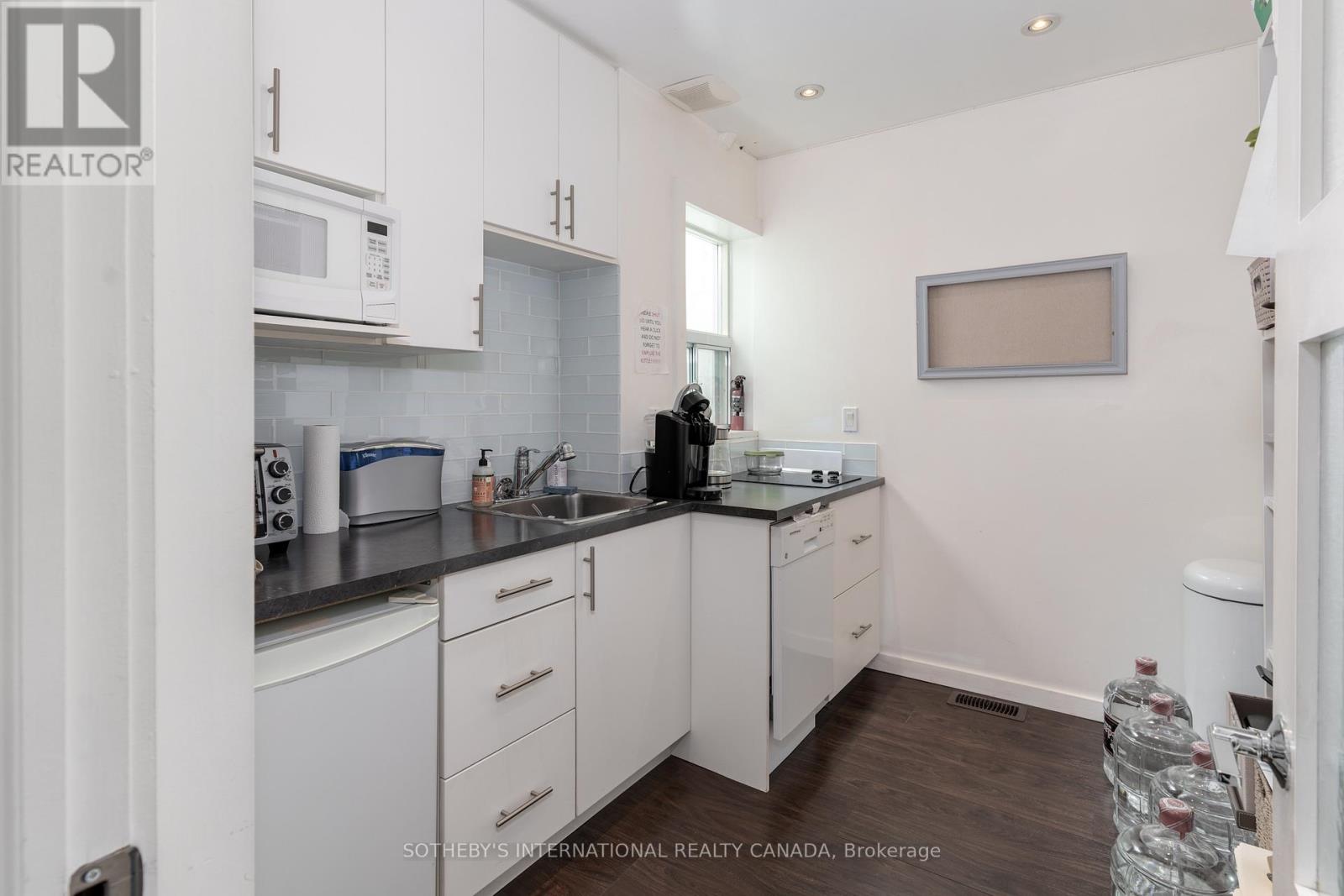 2nd Fl - 1961 Avenue Road, Toronto, Ontario  M5M 4A3 - Photo 10 - C13018292