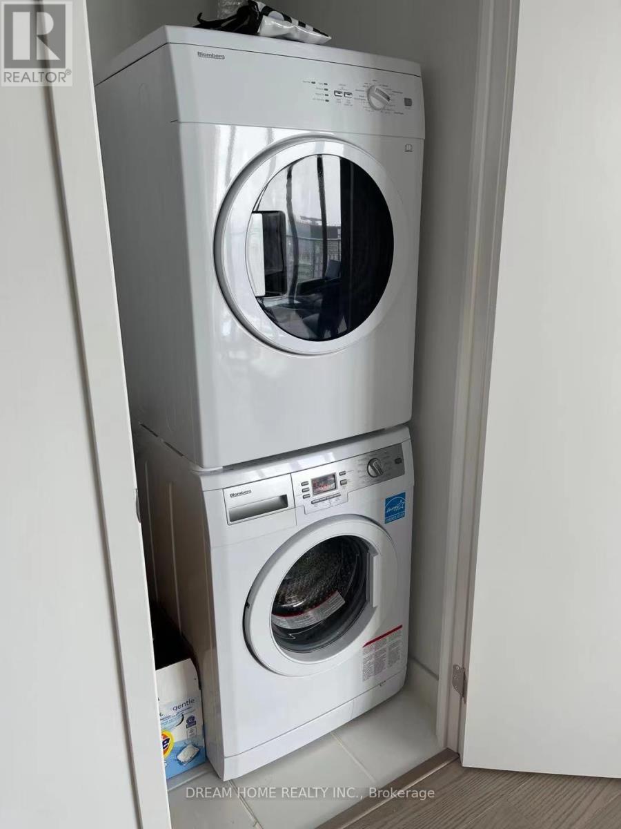 5502 - 11 Wellesley Street W, Toronto, Ontario  M4Y 1E8 - Photo 4 - C13018308