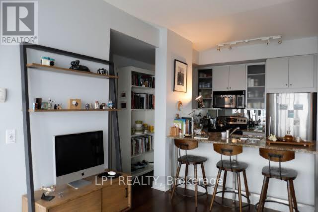 1706 - 438 King Street W, Toronto, Ontario  M5V 3T9 - Photo 3 - C13018334