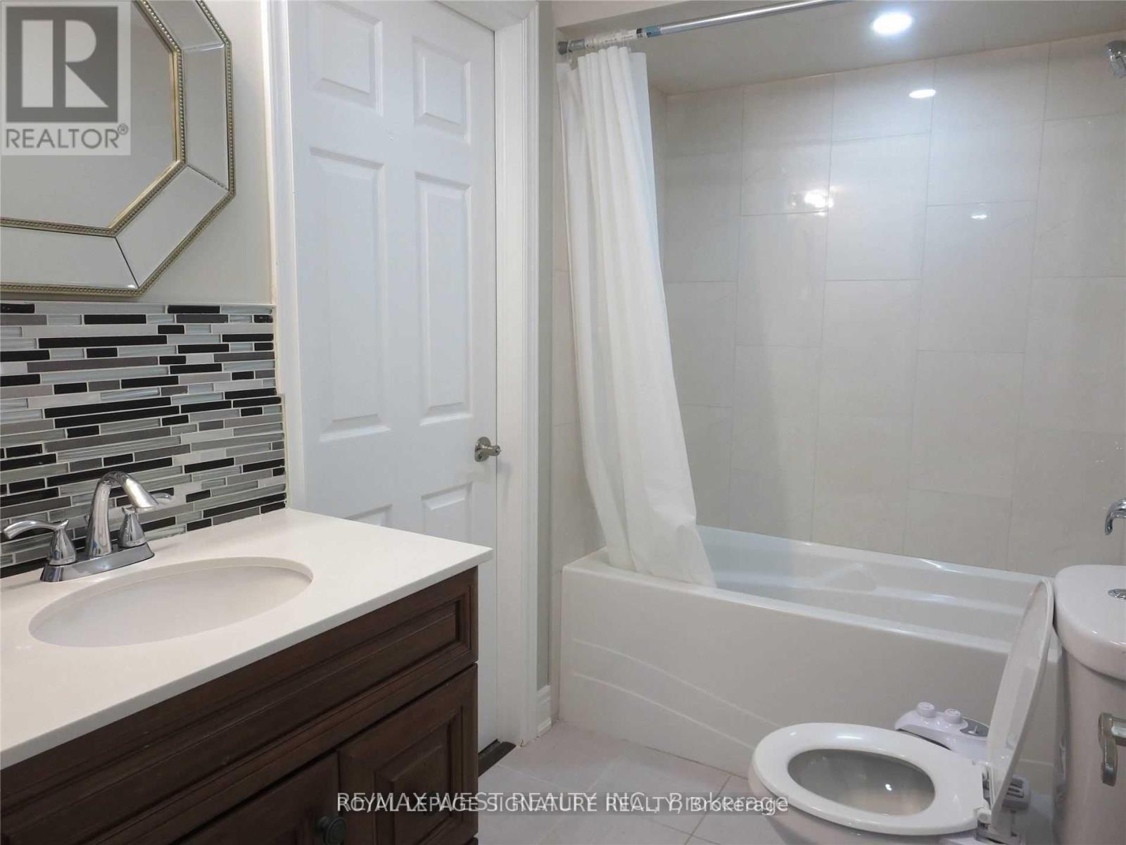 Bsmt - 6 Venue Road, Brampton, Ontario  L6P 4E5 - Photo 10 - W13012206