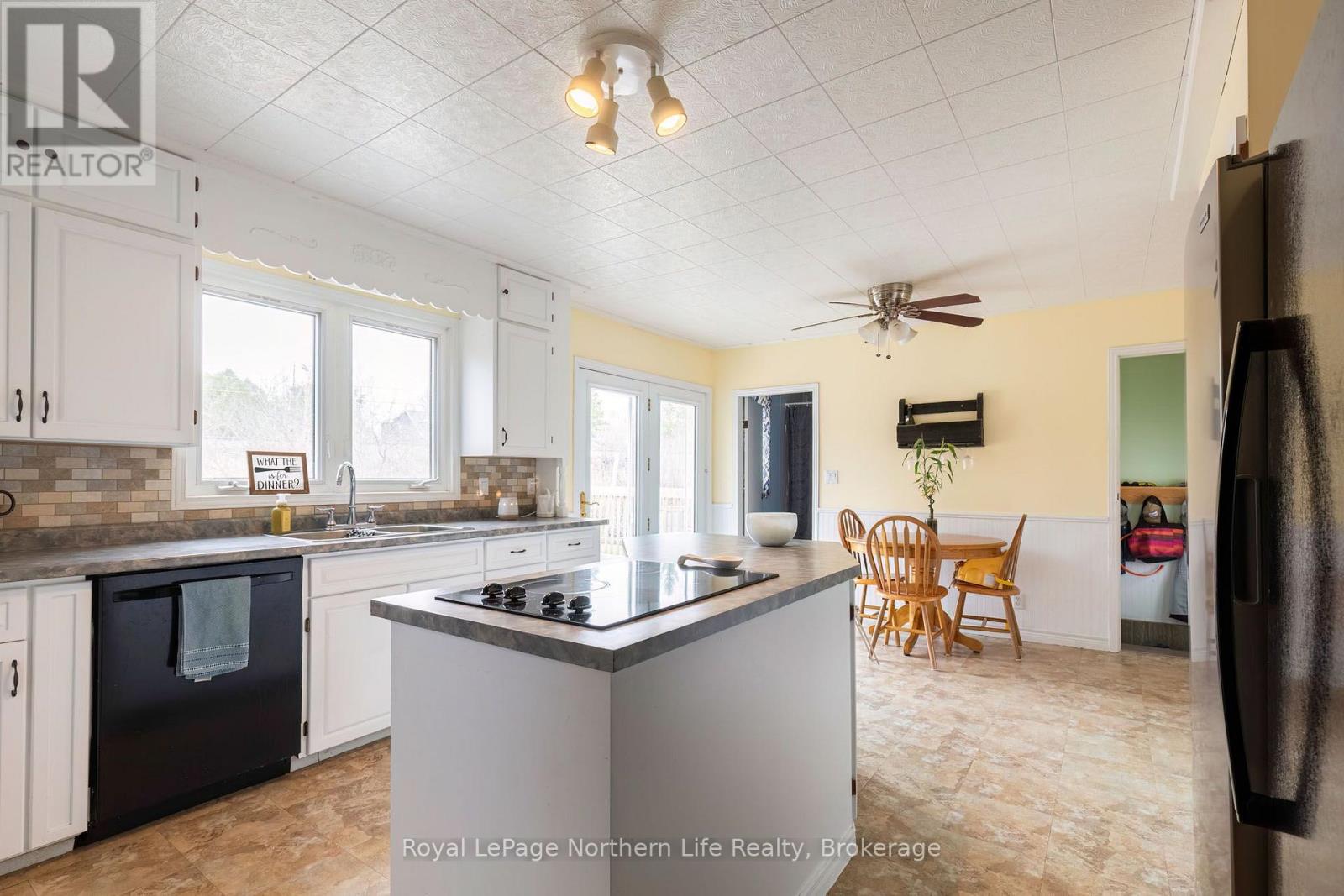 306 Spetz Avenue, Powassan, Ontario  P0H 1Z0 - Photo 4 - X13018294