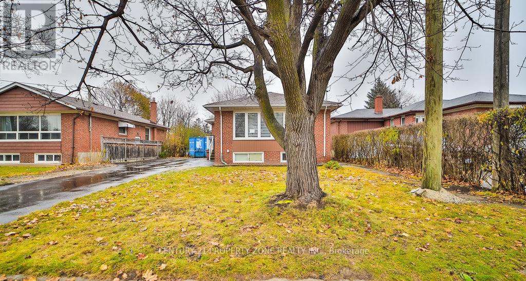 47 Brisco Street, Brampton, Ontario  L6V 1X1 - Photo 2 - W13018314