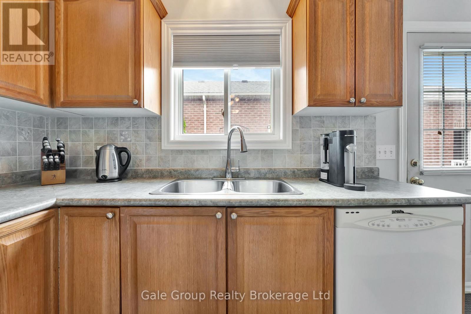 693 Southwood Way, Woodstock, Ontario  N4V 1H5 - Photo 8 - X12483477