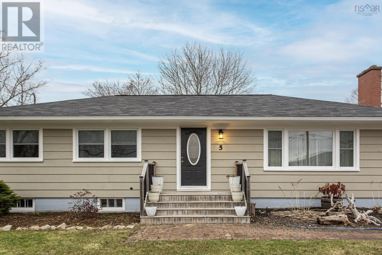 5 Acadia Street, Middleton, Nova Scotia  B0S 1P0 - Photo 2 - 202605044