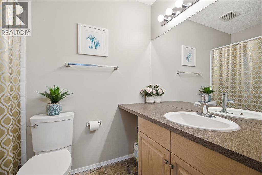 216 Valley Ridge Heights Nw, Calgary, Alberta  T3B 5T3 - Photo 21 - A2297751