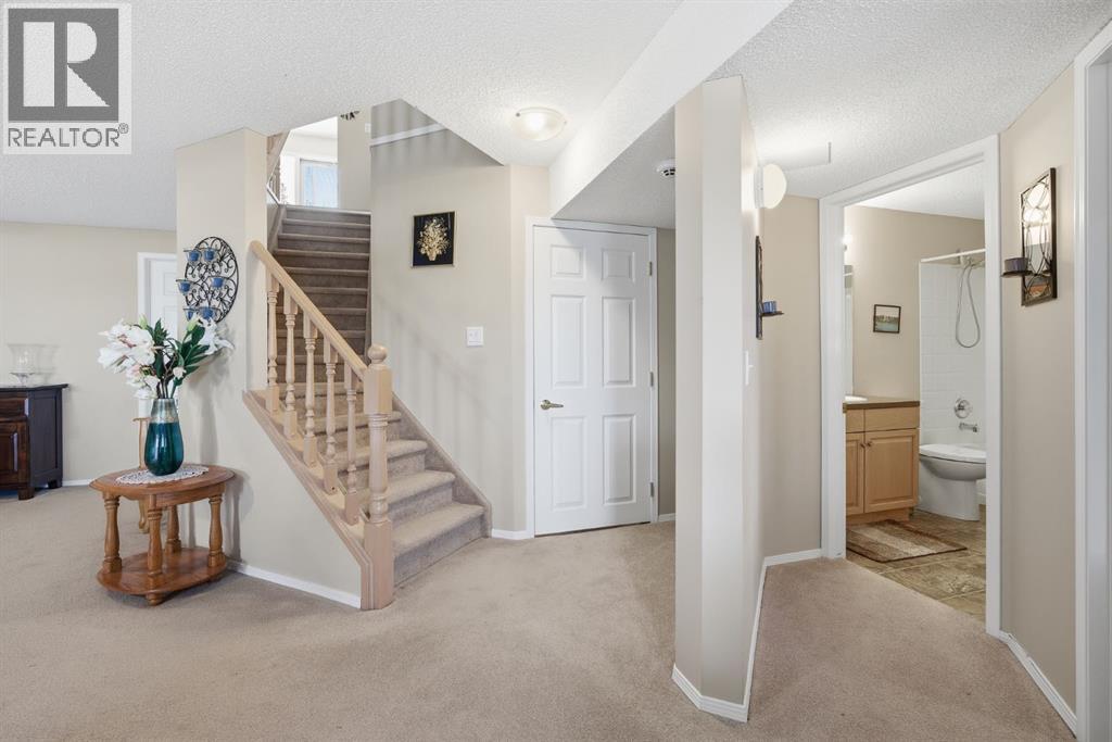 216 Valley Ridge Heights Nw, Calgary, Alberta  T3B 5T3 - Photo 24 - A2297751