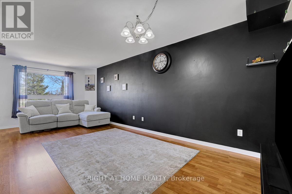 70 Frieday Street, Arnprior, Ontario  K7S 0A6 - Photo 5 - X13018434