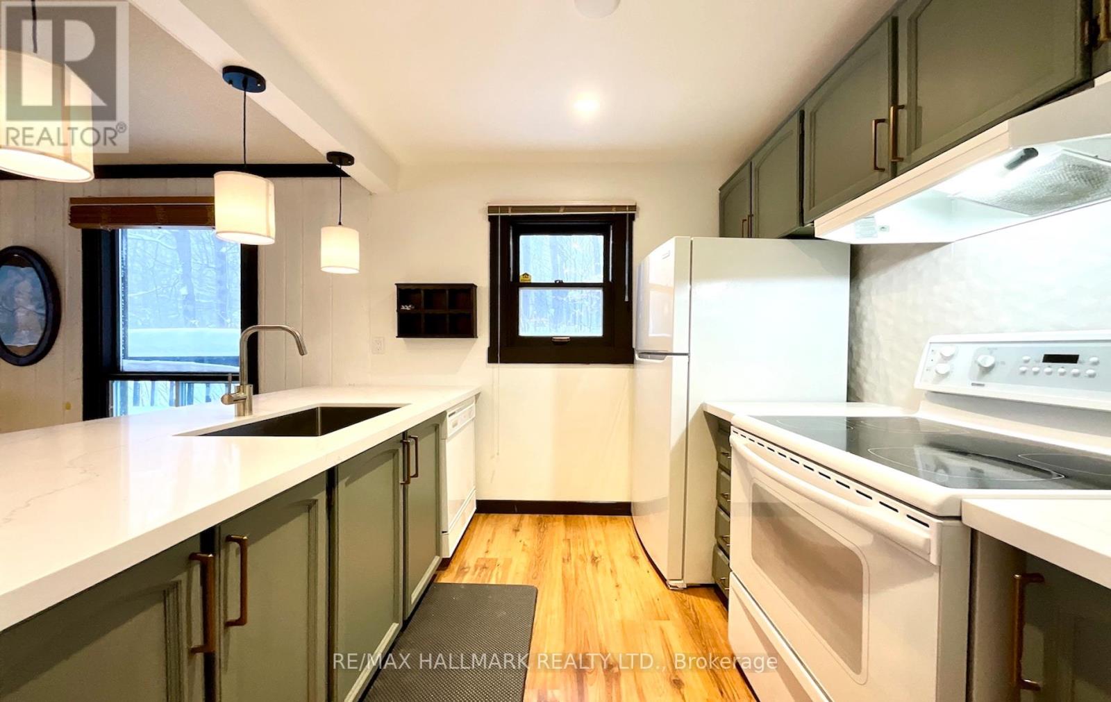 33 Huron Woods Drive, Oro-Medonte, Ontario  L0K 1E0 - Photo 6 - S13010474