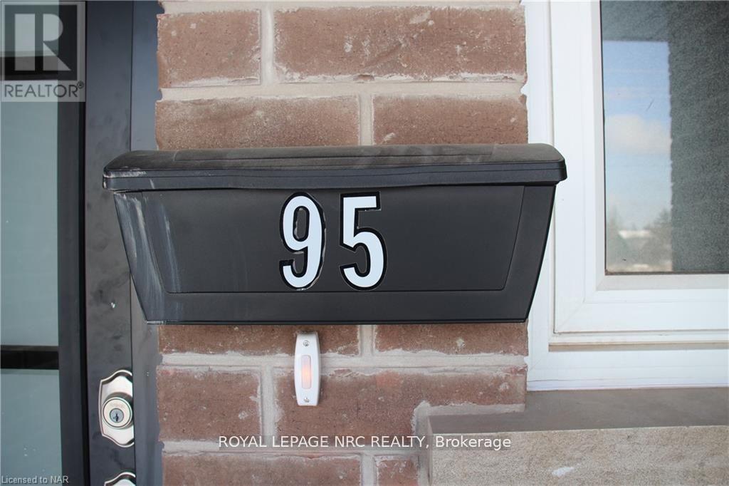 95 Downs Drive, Welland, Ontario  L3B 0H9 - Photo 2 - X13018460