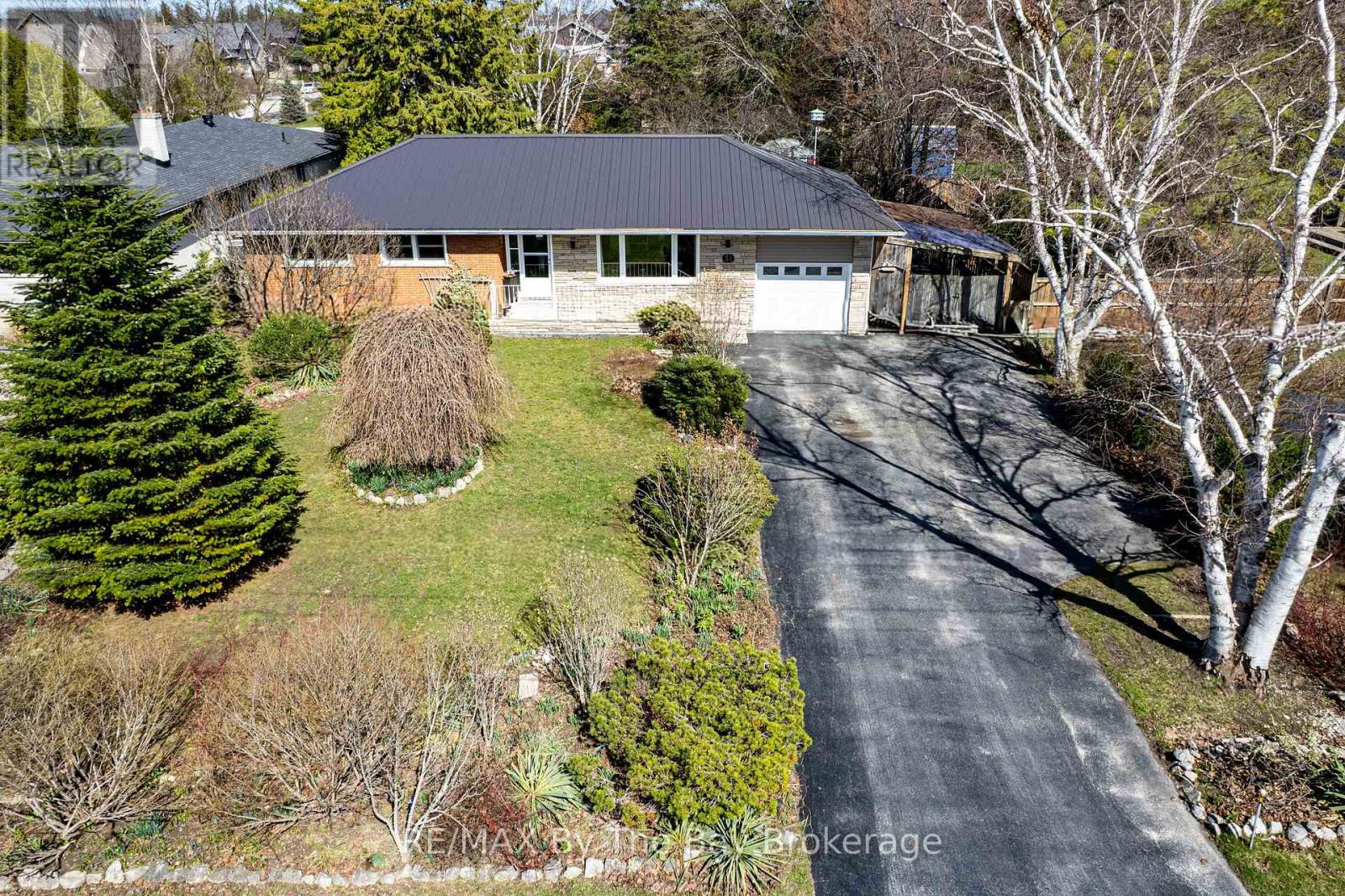 31 SAUNDERS STREET, Collingwood, Ontario