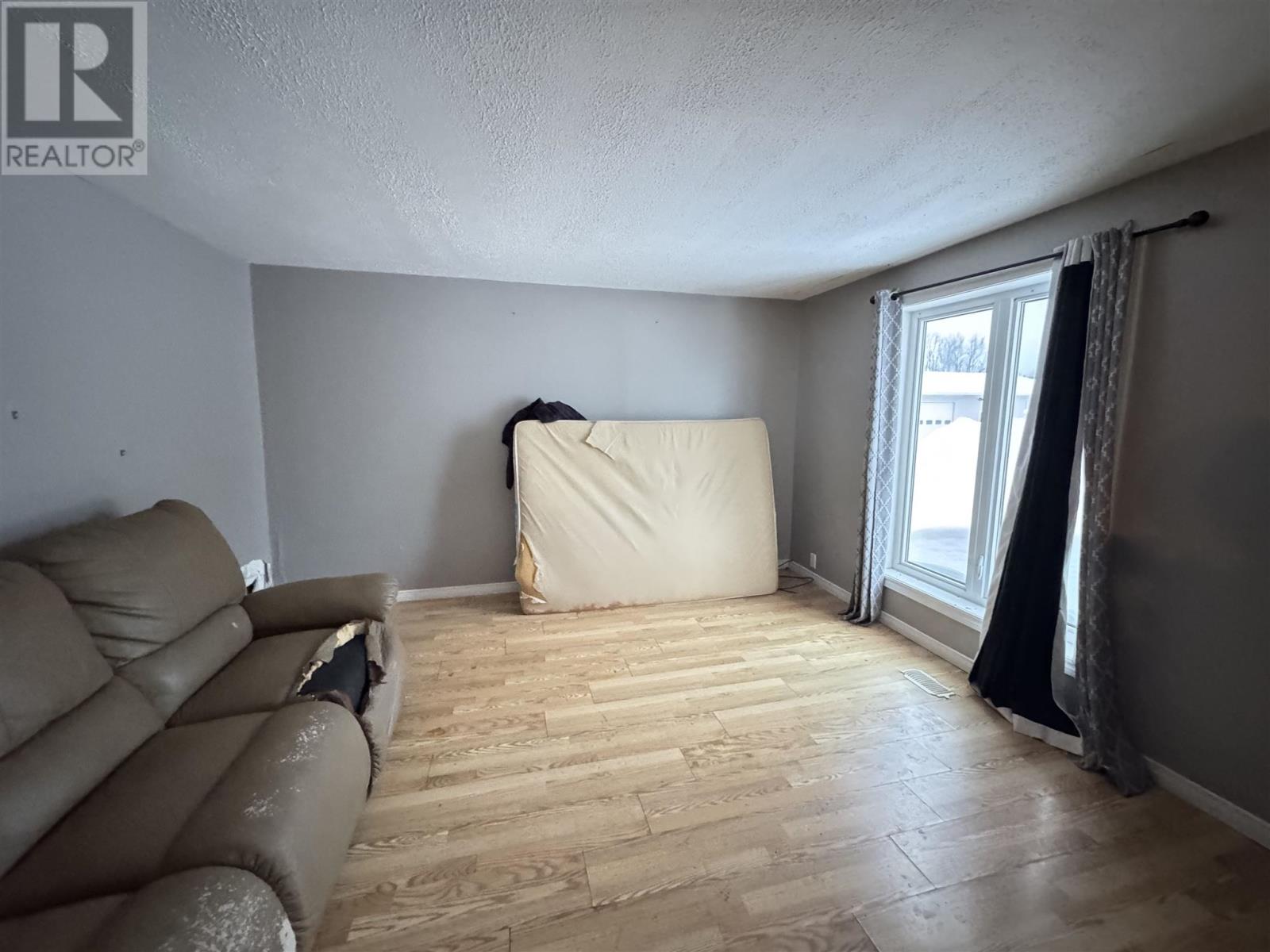 20 Edward St, Hallebourg, Ontario  P0L 1L0 - Photo 4 - SM260188