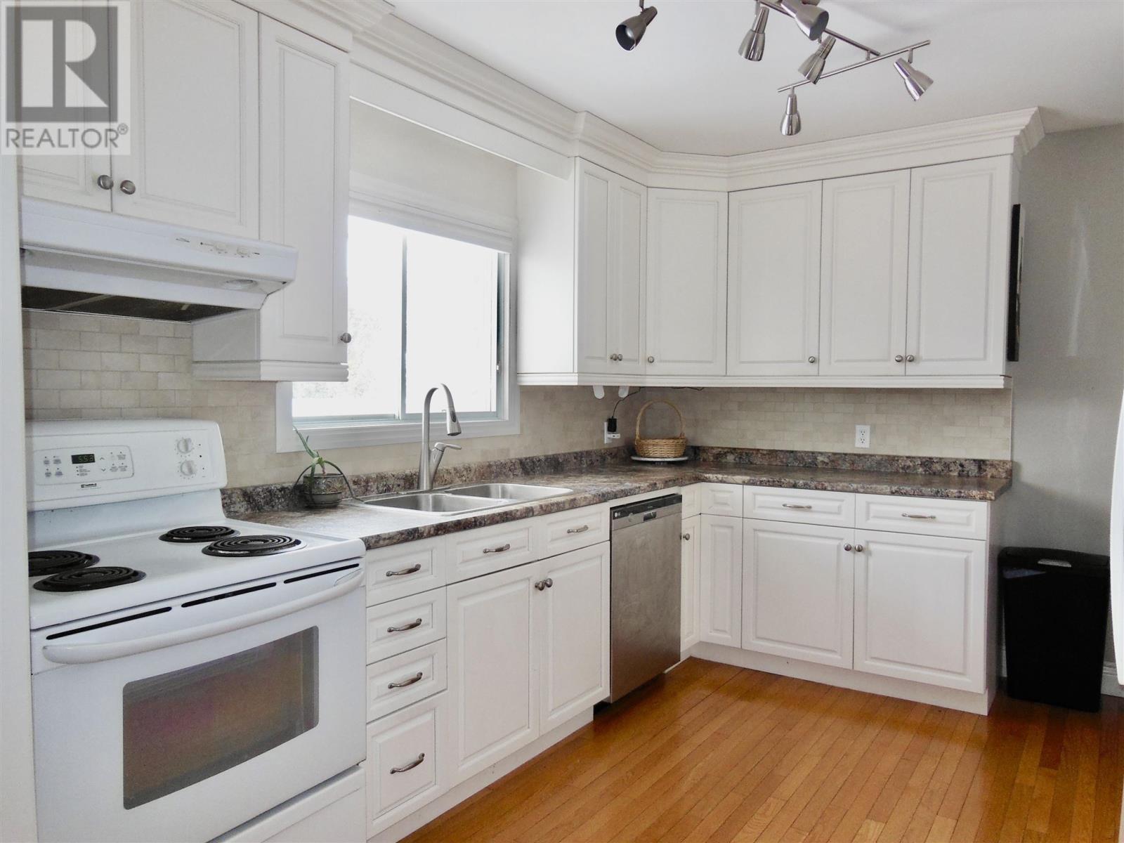 61 Pageant Dr, Sault Ste. Marie, Ontario  P6B 5J7 - Photo 2 - SM260441