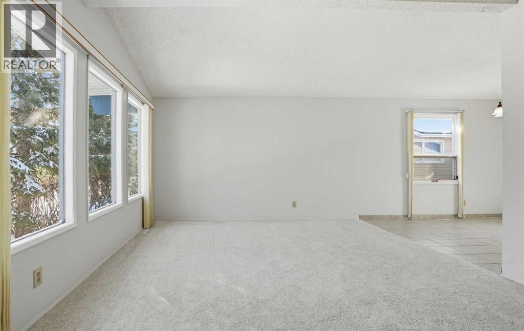 107 Nottingham Road, Calgary, Alberta  T3A 3P9 - Photo 5 - A2301234