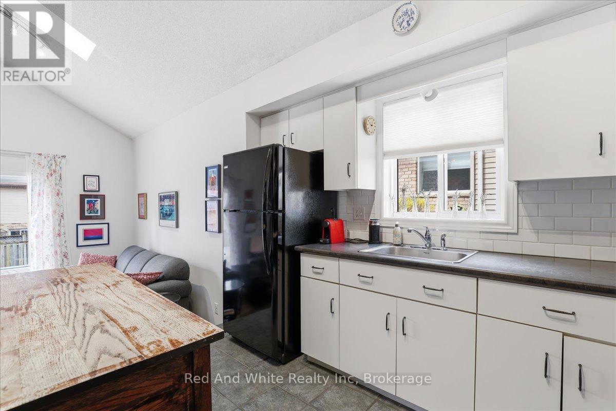 110 Milton Avenue W, Cambridge, Ontario  N3C 3W5 - Photo 12 - X13018420