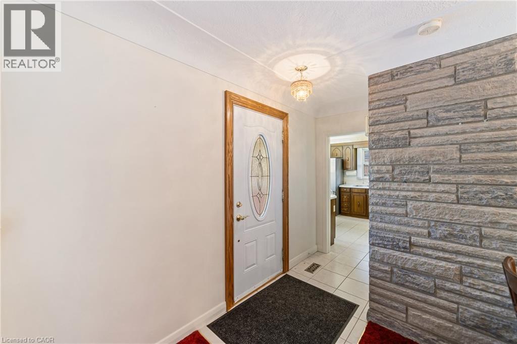 20 Burwell Avenue, Stoney Creek, Ontario  L8G 3L7 - Photo 6 - 40822019