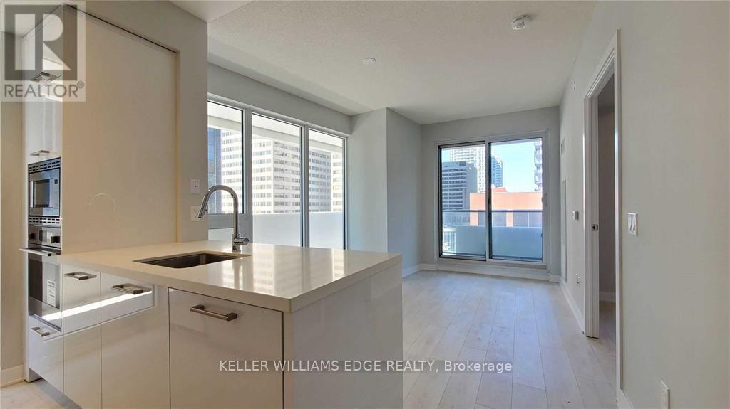 809 - 2221 YONGE STREET, Toronto, Ontario