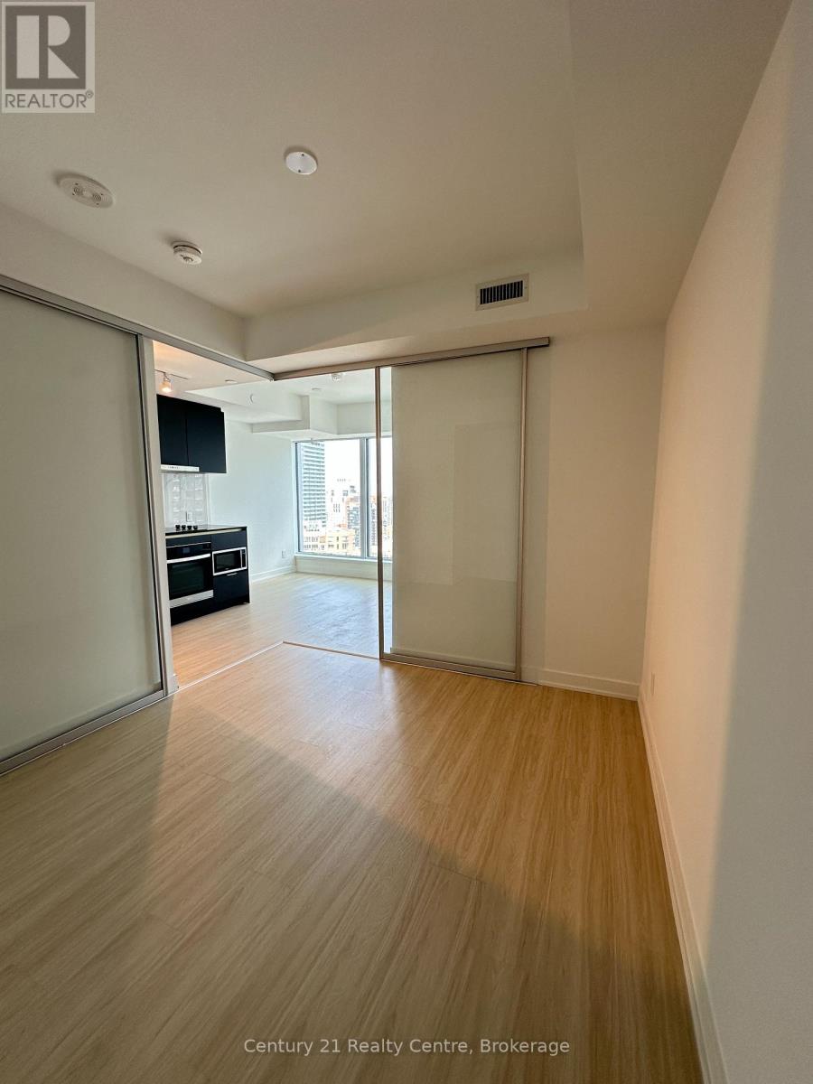 3906 - 8 Wellesley Street W, Toronto, Ontario  M4Y 0J5 - Photo 4 - C13018474