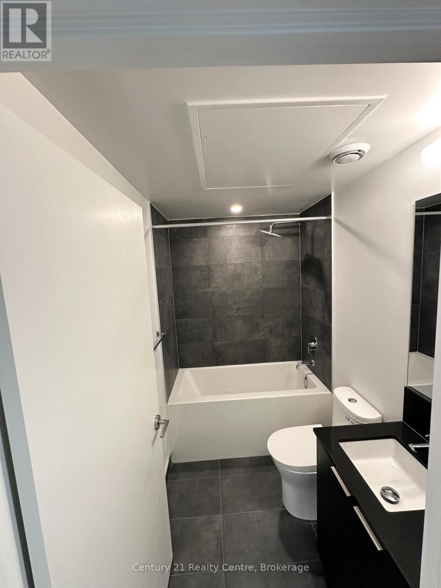 3906 - 8 Wellesley Street W, Toronto, Ontario  M4Y 0J5 - Photo 8 - C13018474