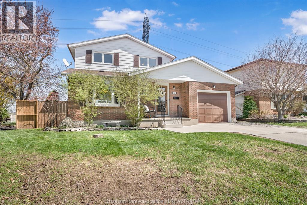 MLS# 26008527: 72 Goldpark ROAD, Chatham, Canada