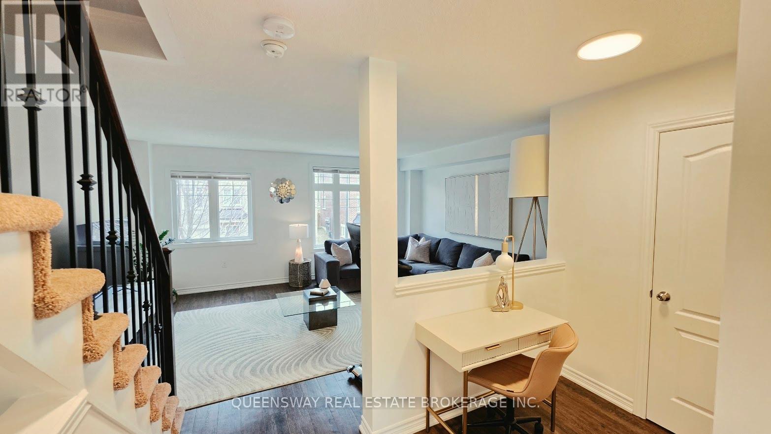 92 Markham Trail, Clarington, Ontario  L1C 0S4 - Photo 11 - E13018454