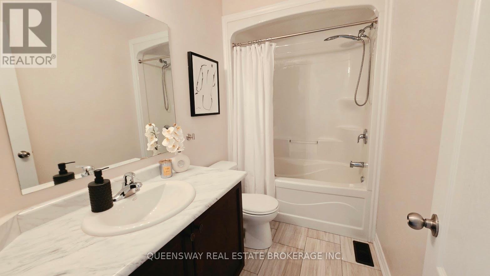 92 Markham Trail, Clarington, Ontario  L1C 0S4 - Photo 18 - E13018454