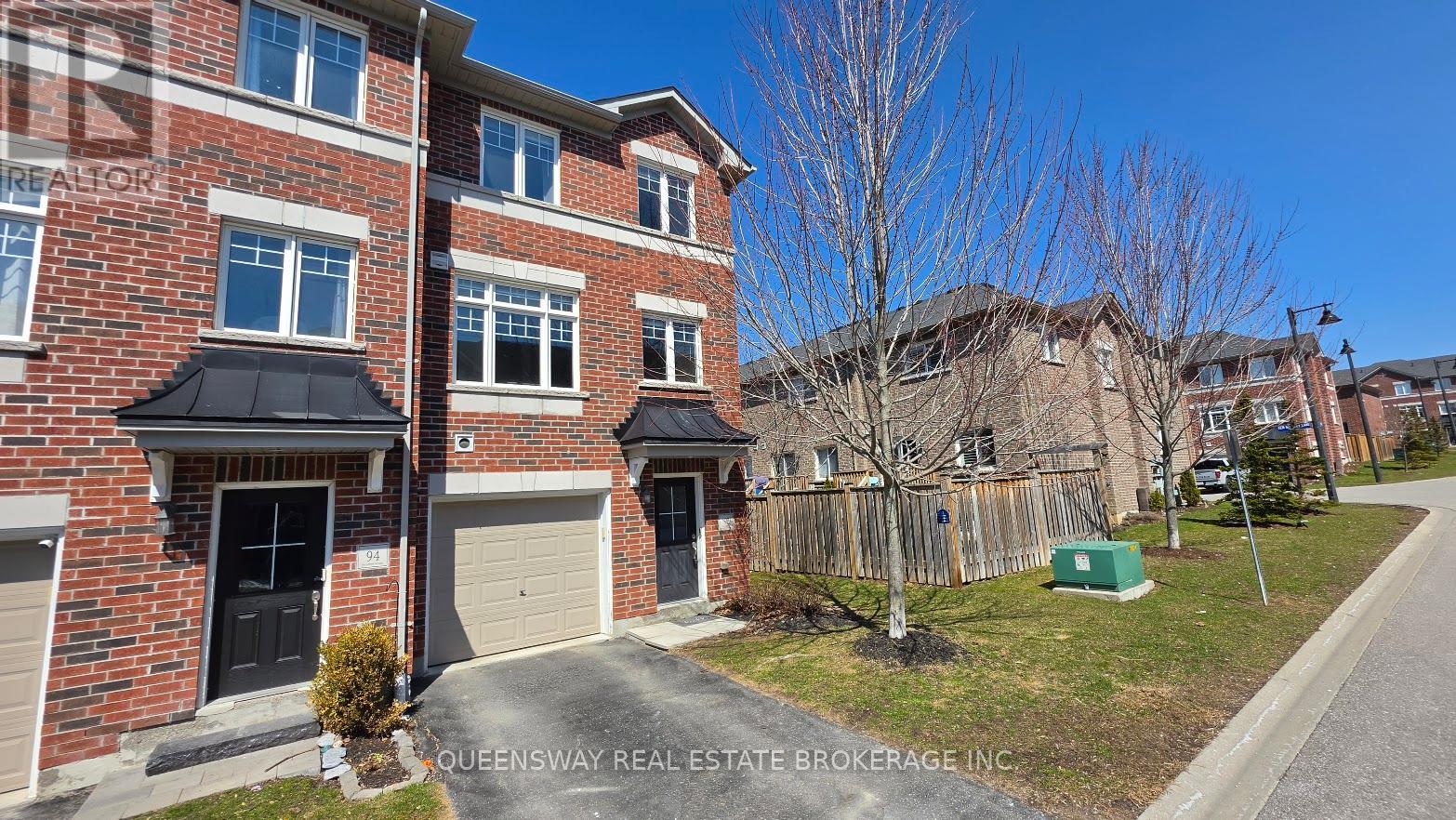 92 Markham Trail, Clarington, Ontario  L1C 0S4 - Photo 2 - E13018454