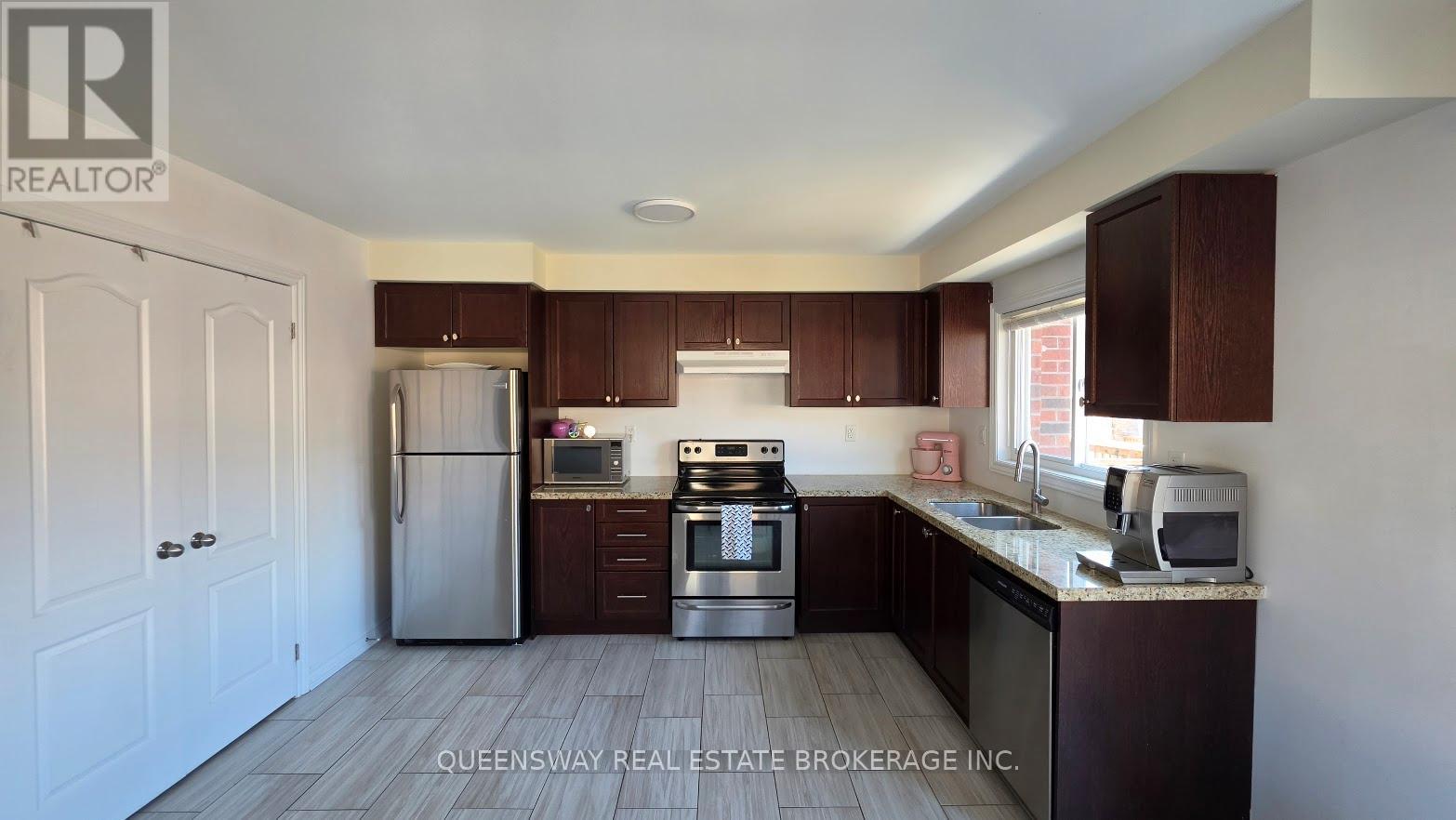 92 Markham Trail, Clarington, Ontario  L1C 0S4 - Photo 6 - E13018454