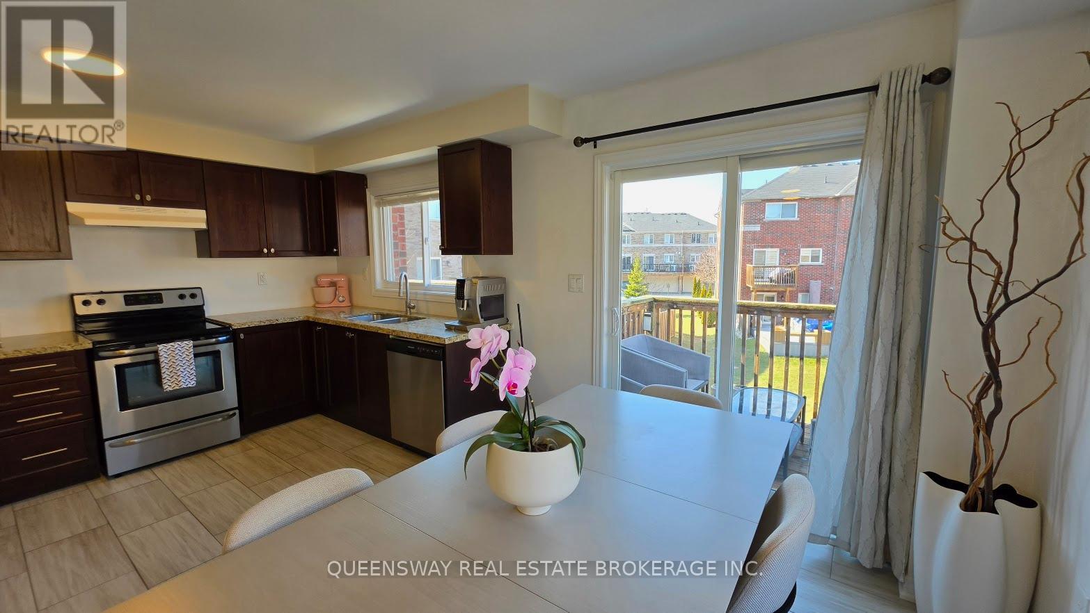 92 Markham Trail, Clarington, Ontario  L1C 0S4 - Photo 8 - E13018454