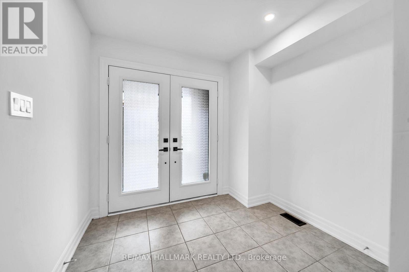 52 Allure Street, Newmarket, Ontario  L3X 0L2 - Photo 3 - N13018436