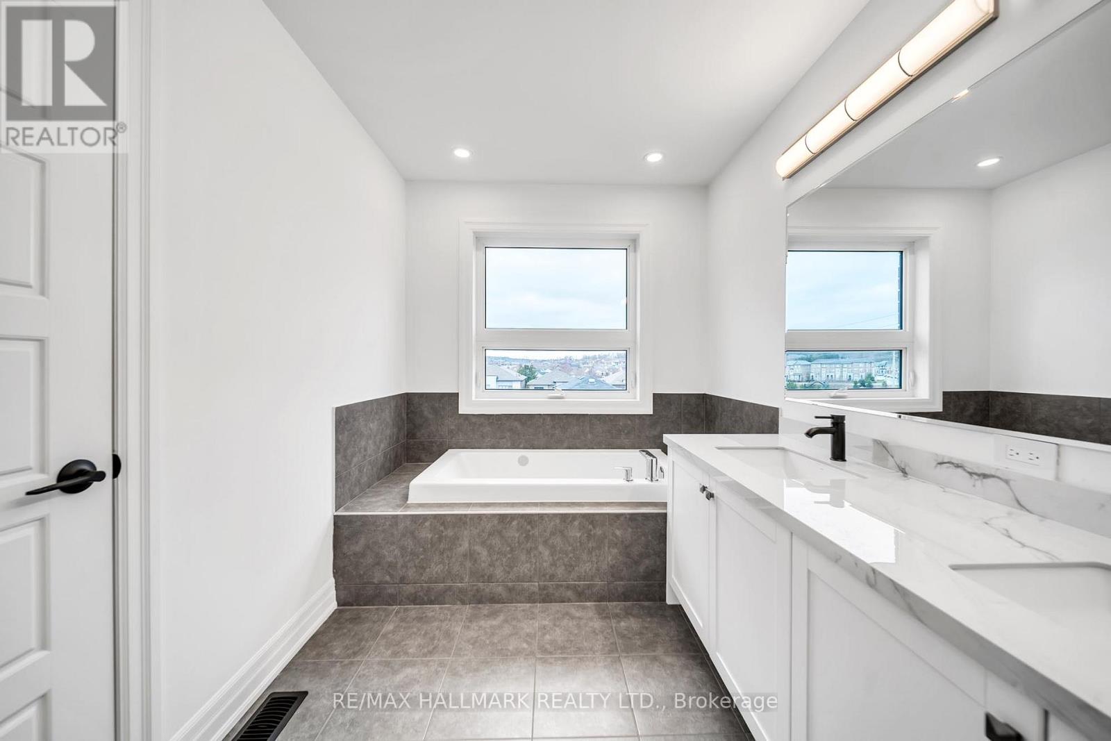 52 Allure Street, Newmarket, Ontario  L3X 0L2 - Photo 31 - N13018436