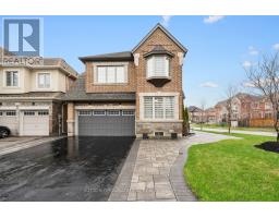 2 WILLIAM LUCK AVENUE, East Gwillimbury, Ontario