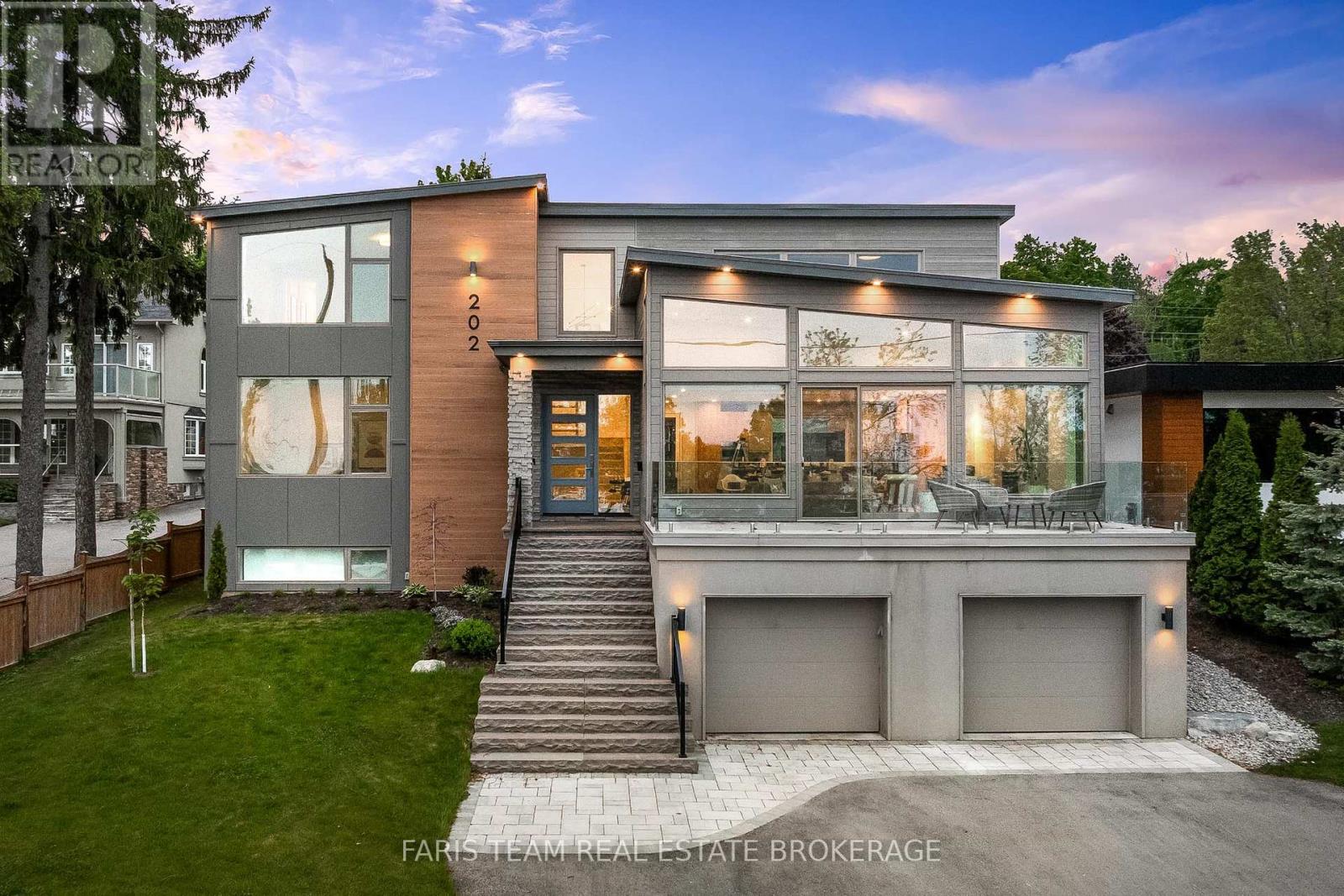 202 KEMPENFELT DRIVE, Barrie, Ontario