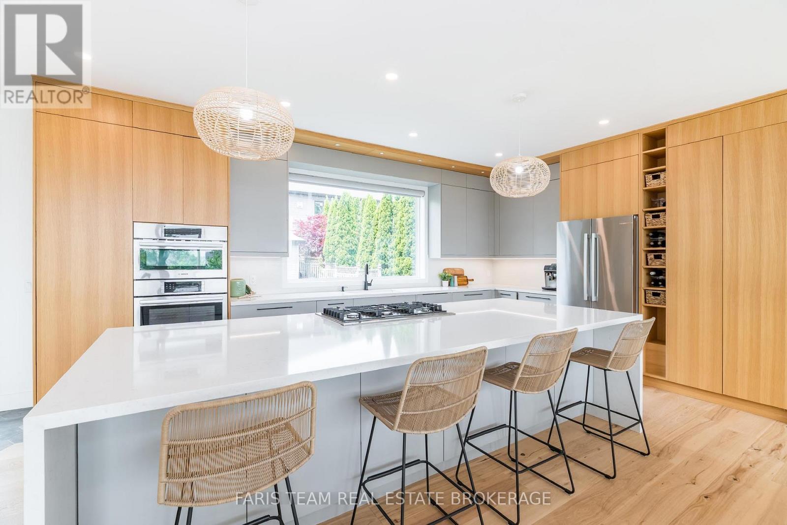 202 Kempenfelt Drive, Barrie, Ontario  L4M 1C3 - Photo 10 - S13018404