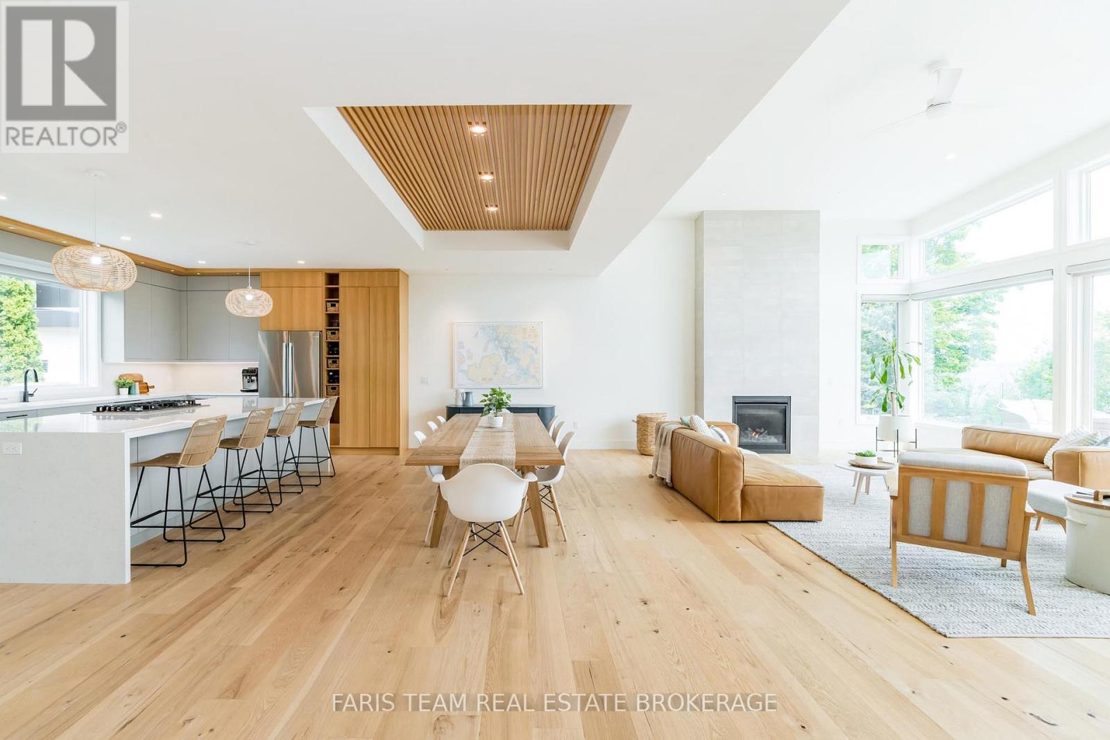 202 Kempenfelt Drive, Barrie, Ontario  L4M 1C3 - Photo 11 - S13018404