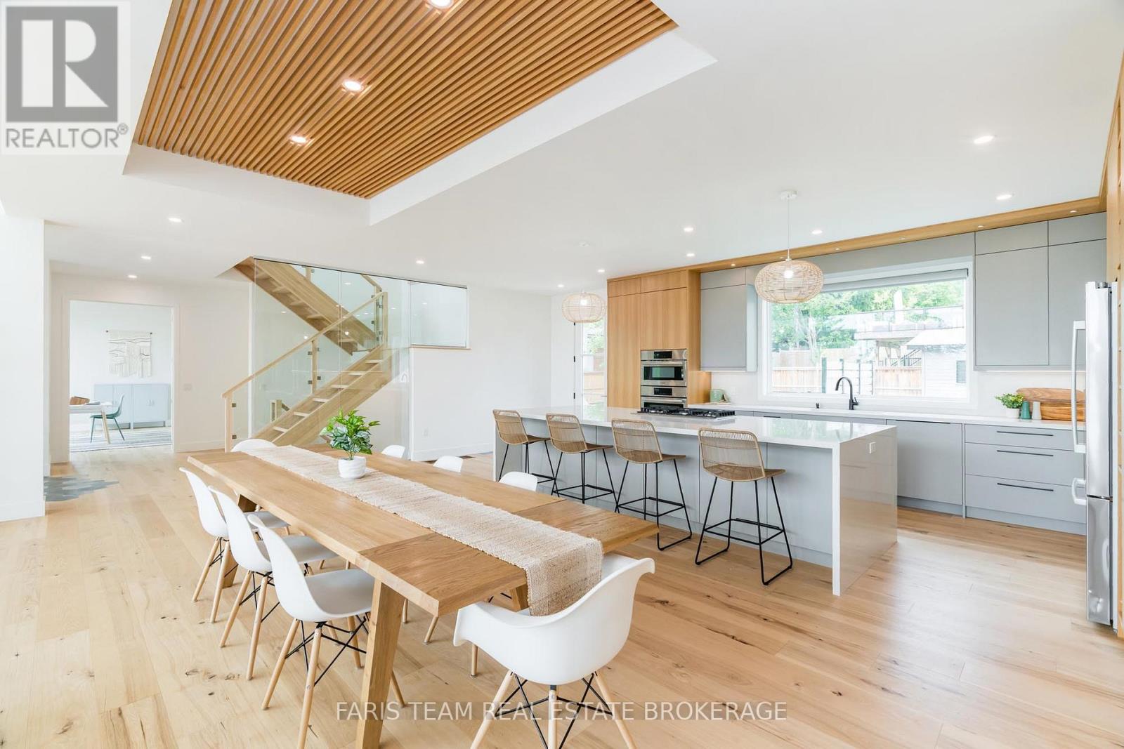 202 Kempenfelt Drive, Barrie, Ontario  L4M 1C3 - Photo 13 - S13018404