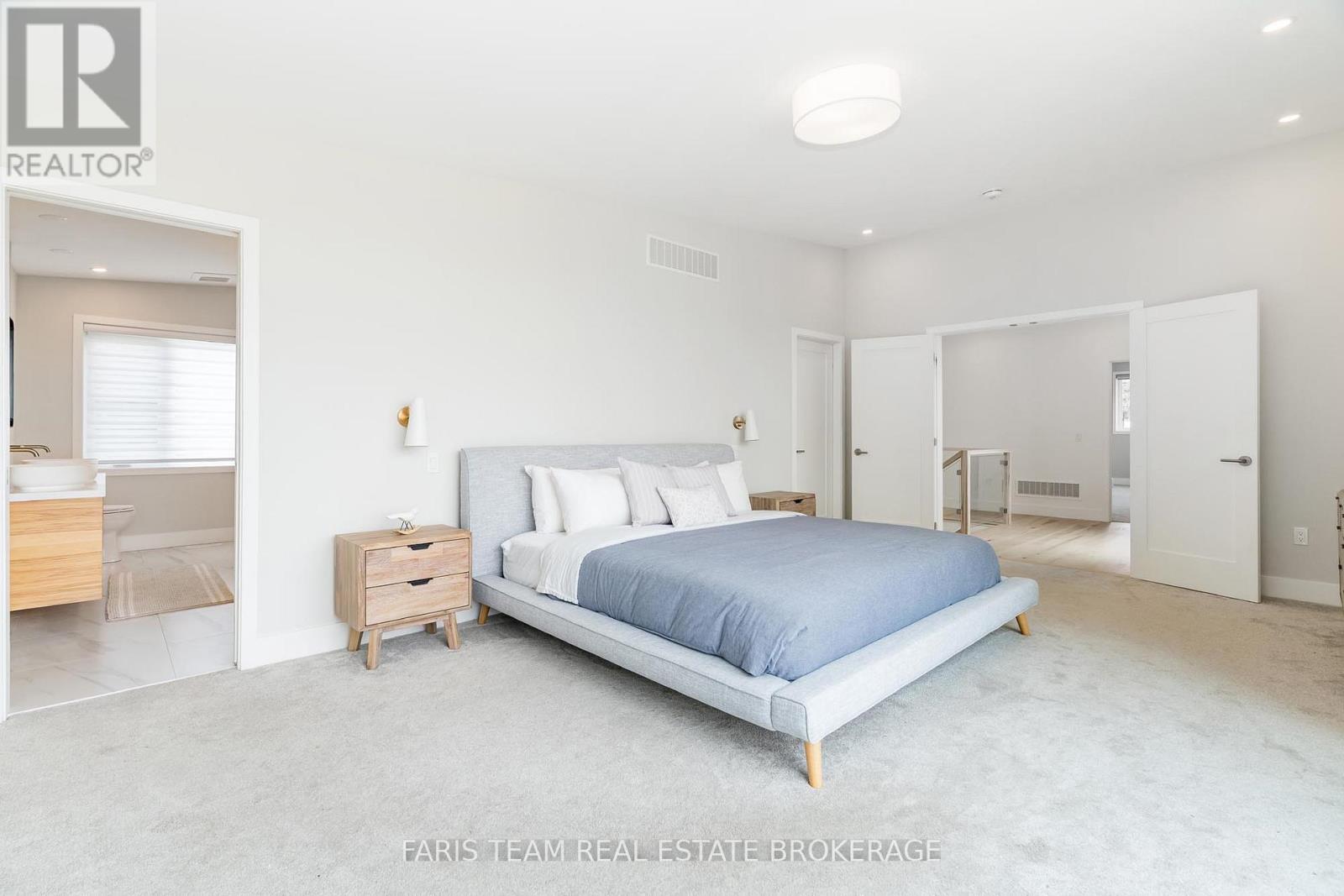 202 Kempenfelt Drive, Barrie, Ontario  L4M 1C3 - Photo 23 - S13018404