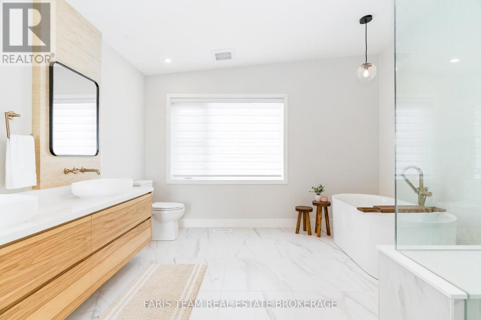 202 Kempenfelt Drive, Barrie, Ontario  L4M 1C3 - Photo 24 - S13018404