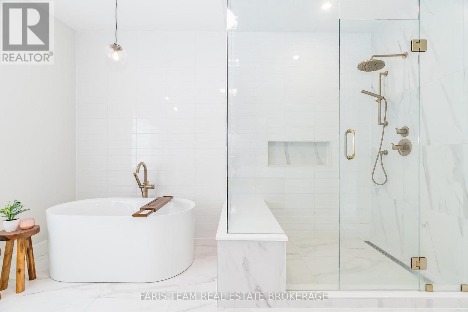 202 Kempenfelt Drive, Barrie, Ontario  L4M 1C3 - Photo 25 - S13018404