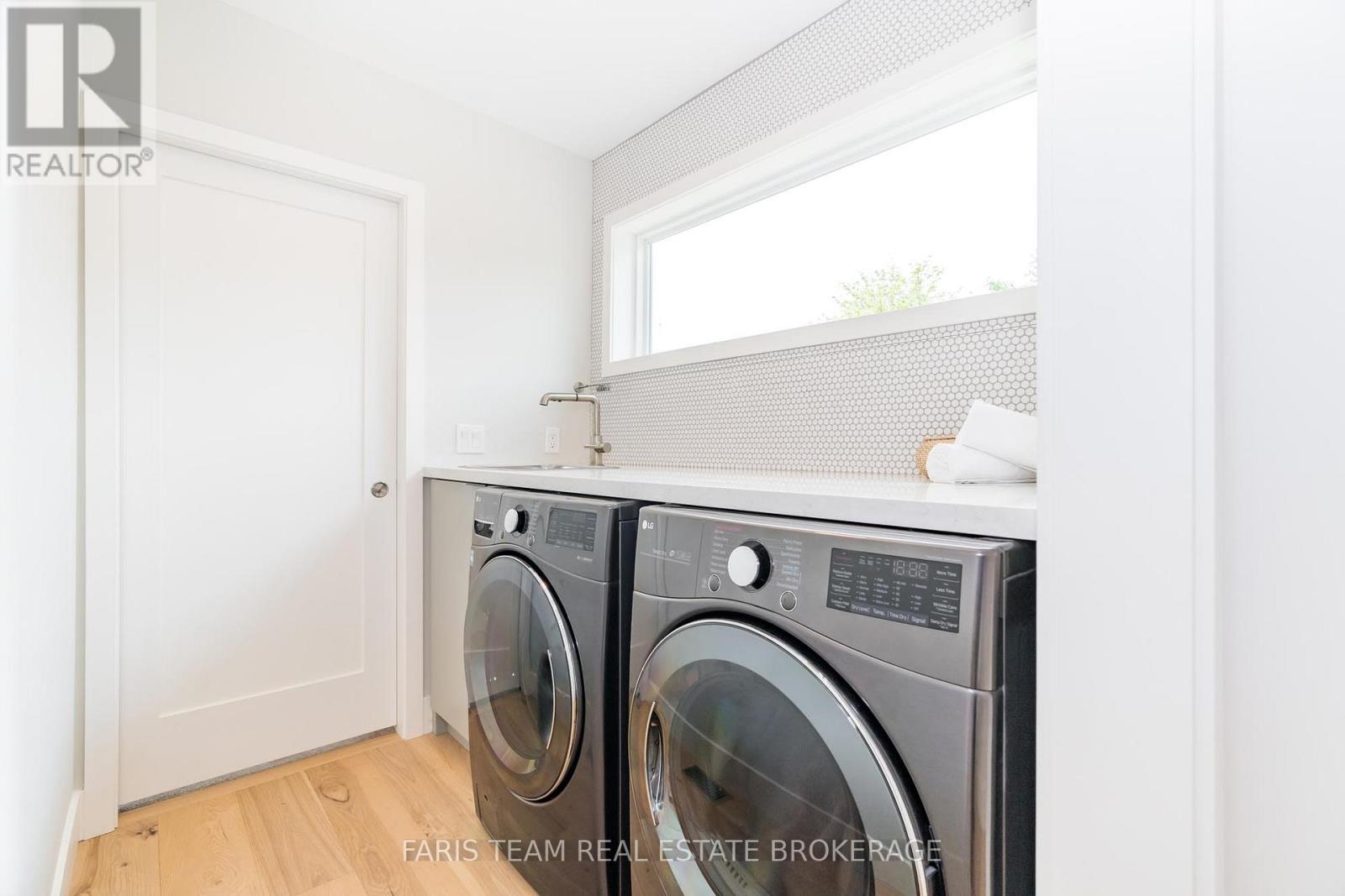 202 Kempenfelt Drive, Barrie, Ontario  L4M 1C3 - Photo 30 - S13018404