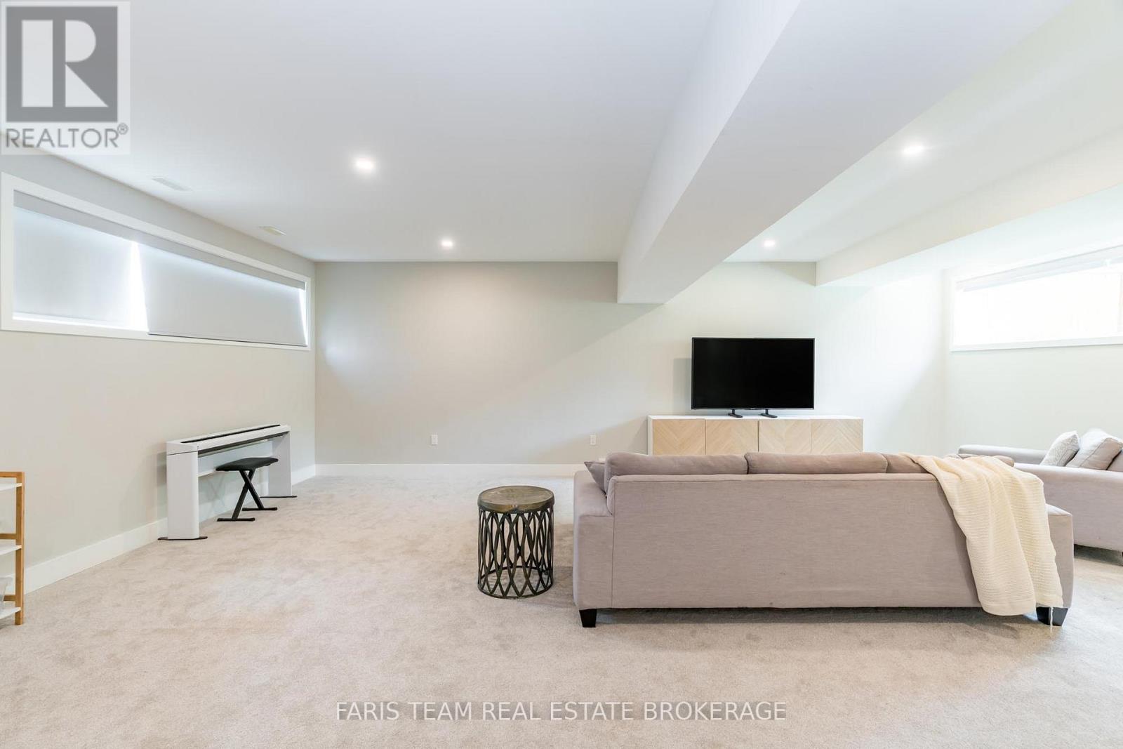 202 Kempenfelt Drive, Barrie, Ontario  L4M 1C3 - Photo 32 - S13018404