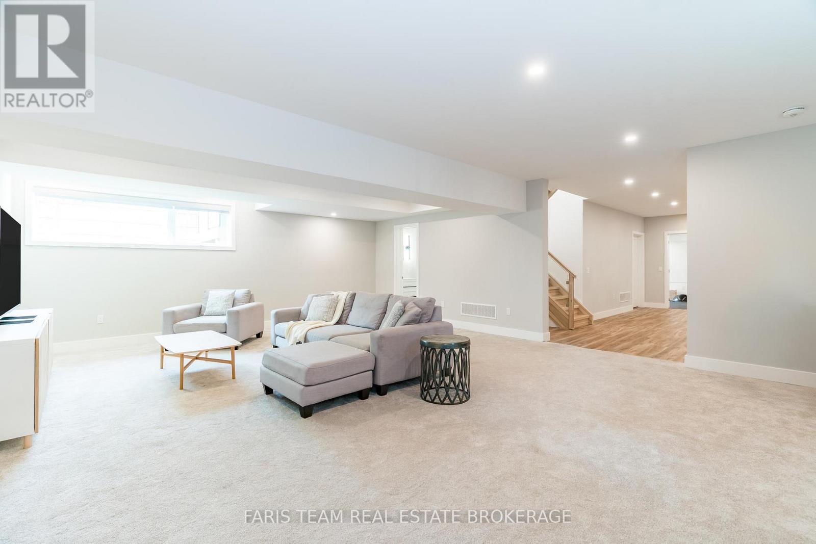 202 Kempenfelt Drive, Barrie, Ontario  L4M 1C3 - Photo 34 - S13018404