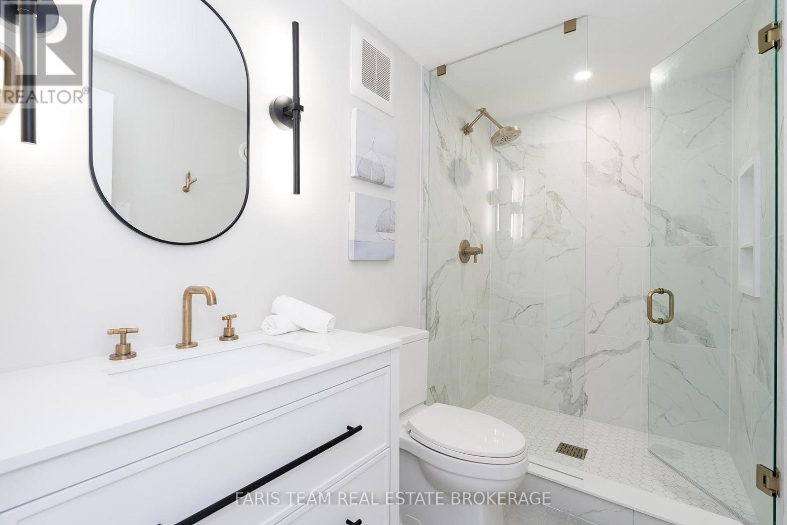 202 Kempenfelt Drive, Barrie, Ontario  L4M 1C3 - Photo 36 - S13018404